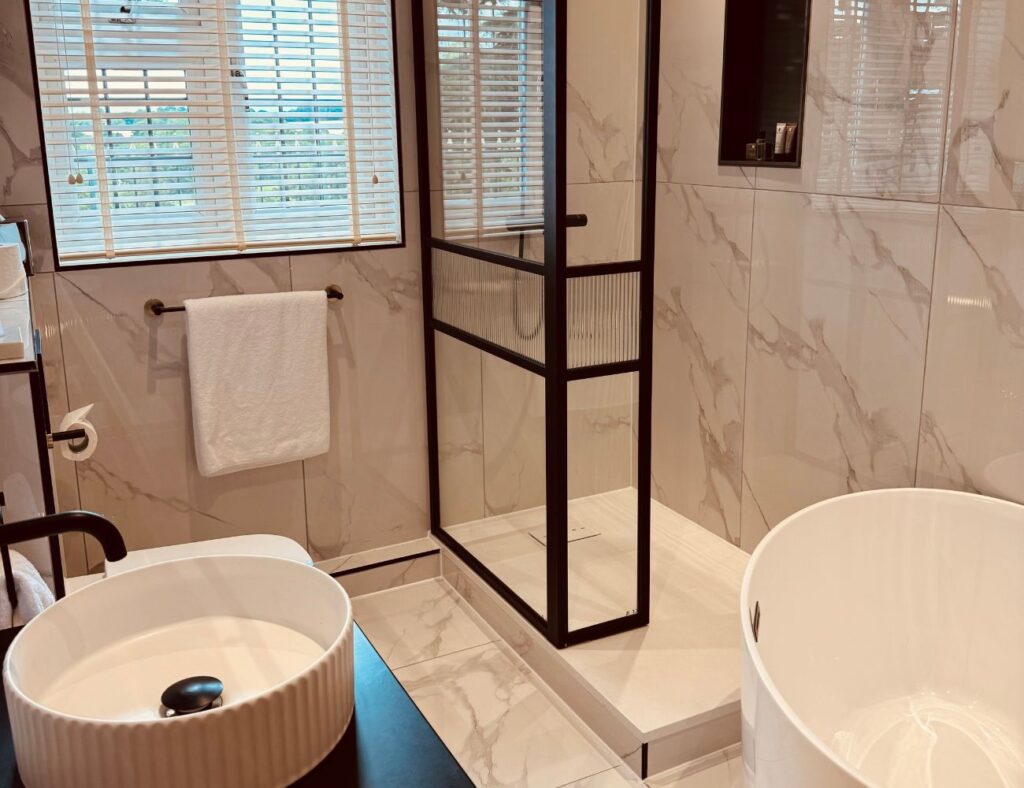 Contemporary en-suite