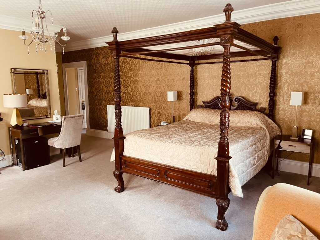 Four Poster